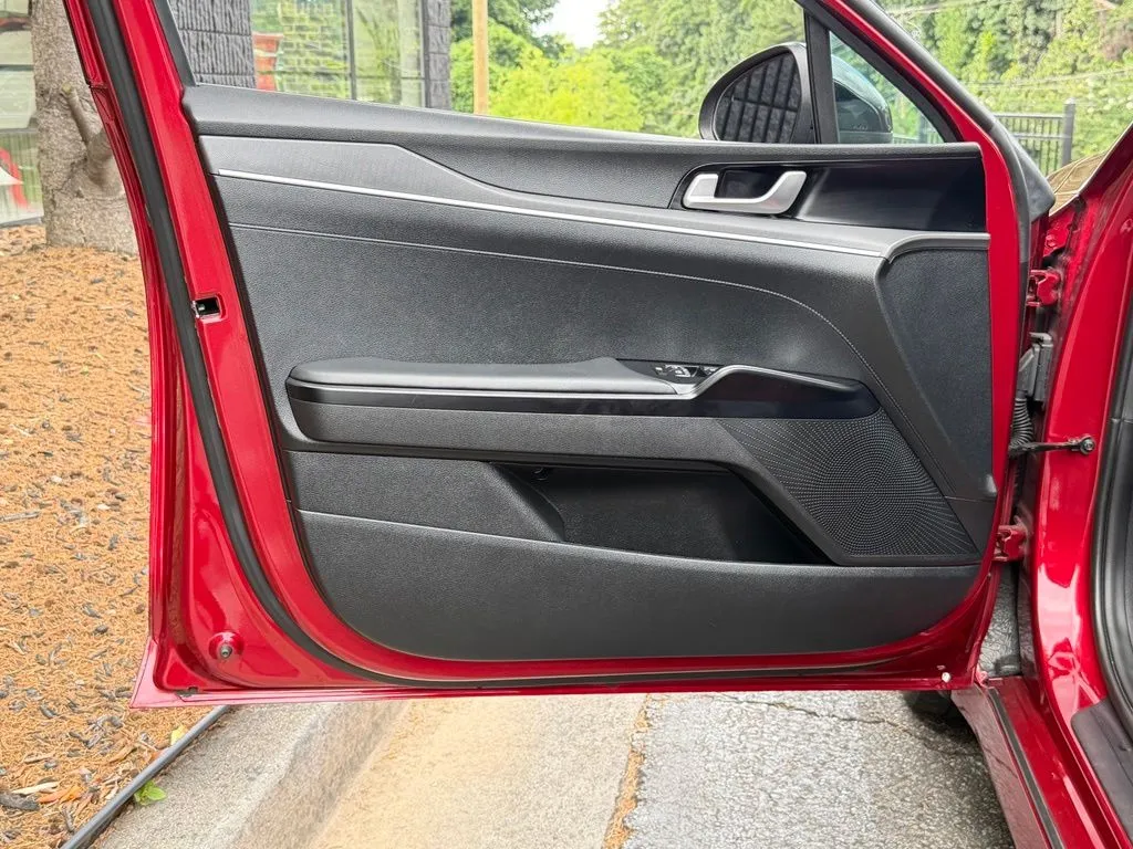 Kia K5 photo 29
