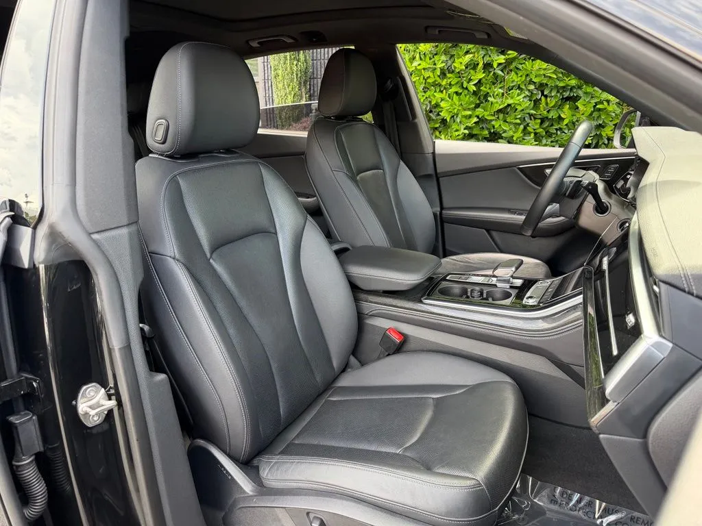 Audi Q8 photo 32