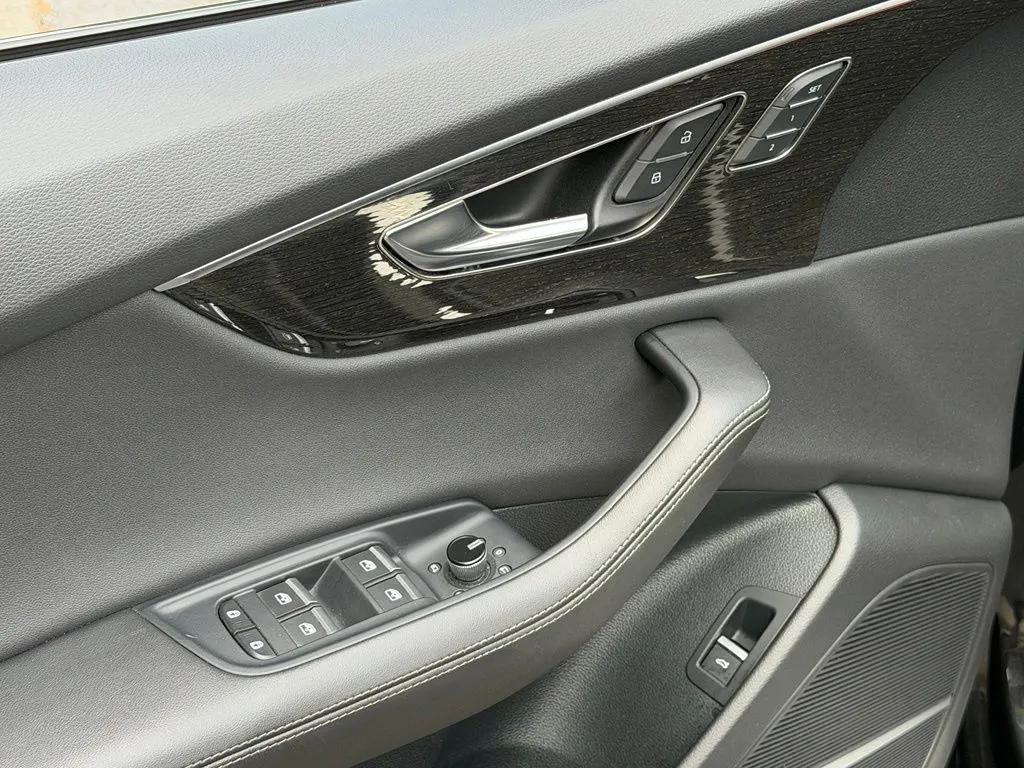 Audi Q8 photo 27