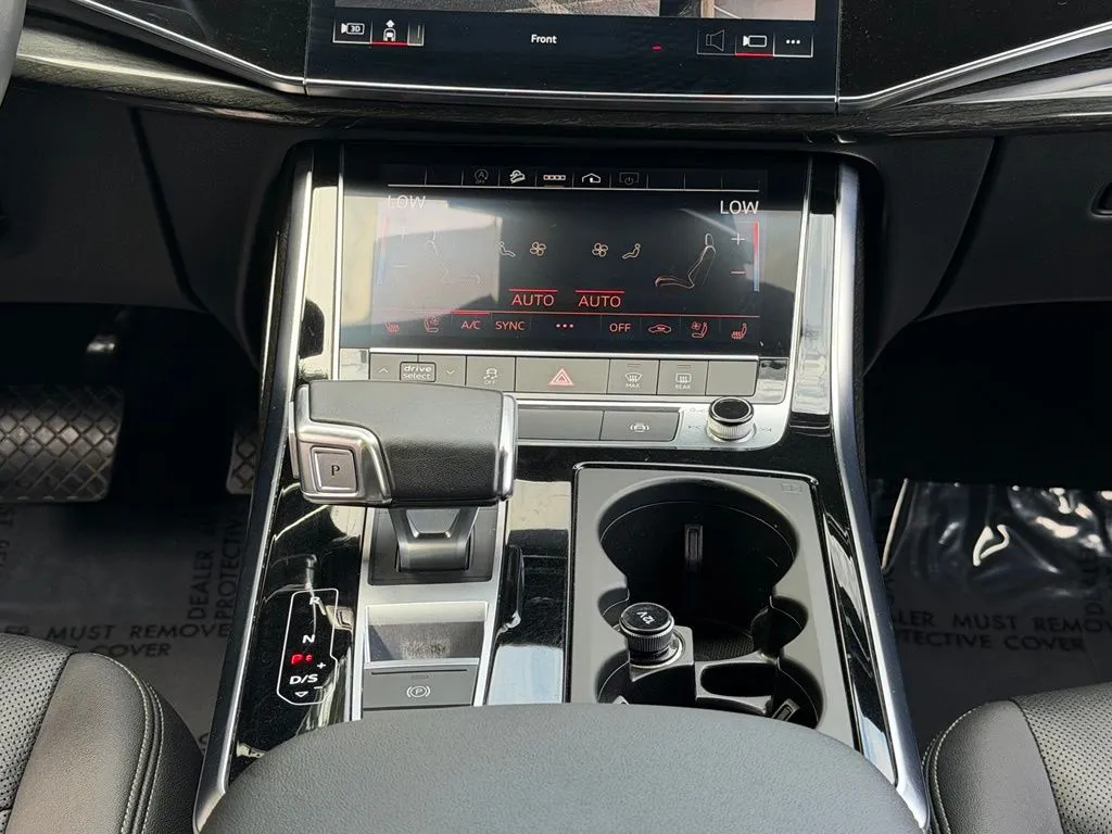 Audi Q8 photo 46