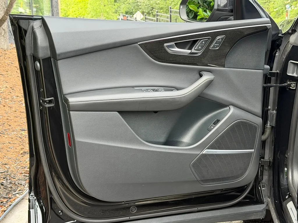 Audi Q8 photo 26