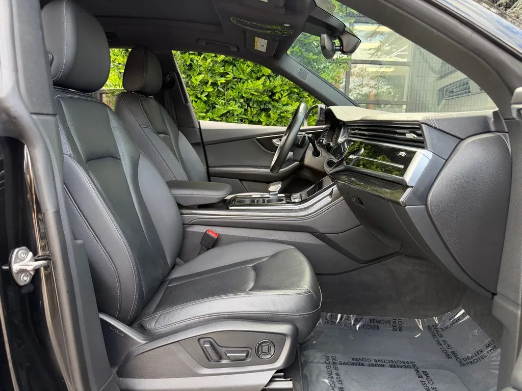 Audi Q8 photo 31