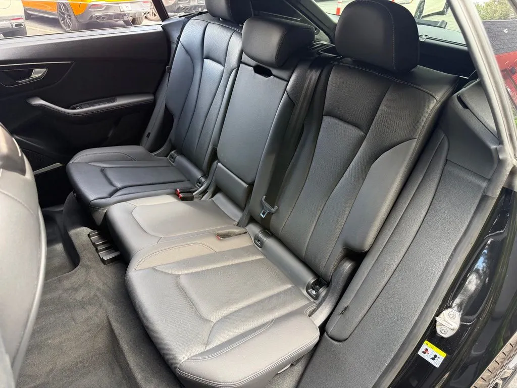 Audi Q8 photo 29