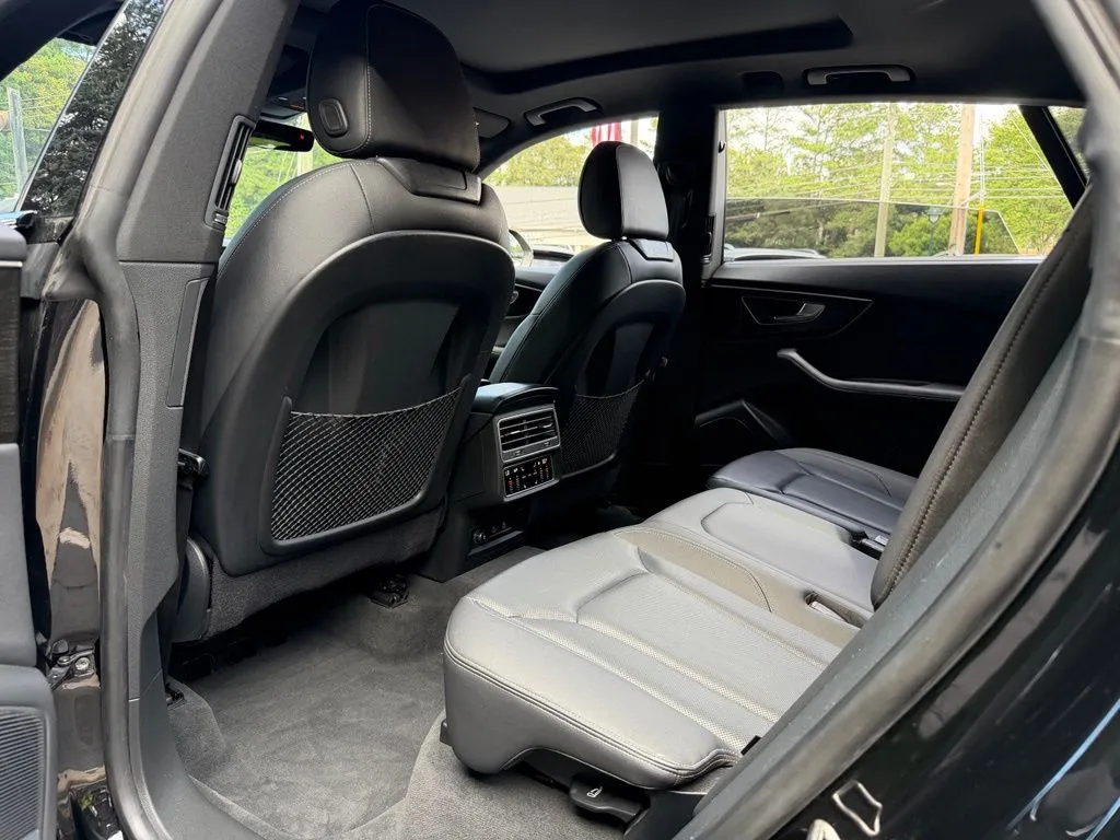 Audi Q8 photo 28
