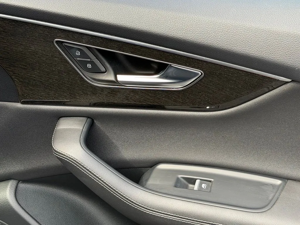 Audi Q8 photo 35