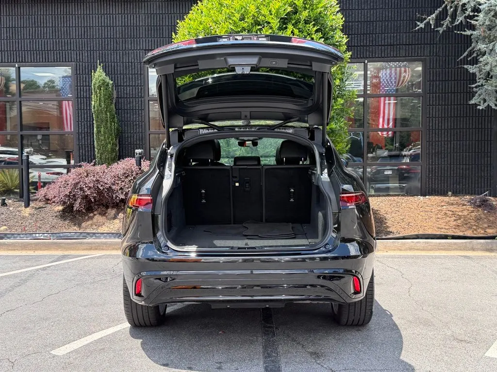 Jaguar F-PACE photo 17
