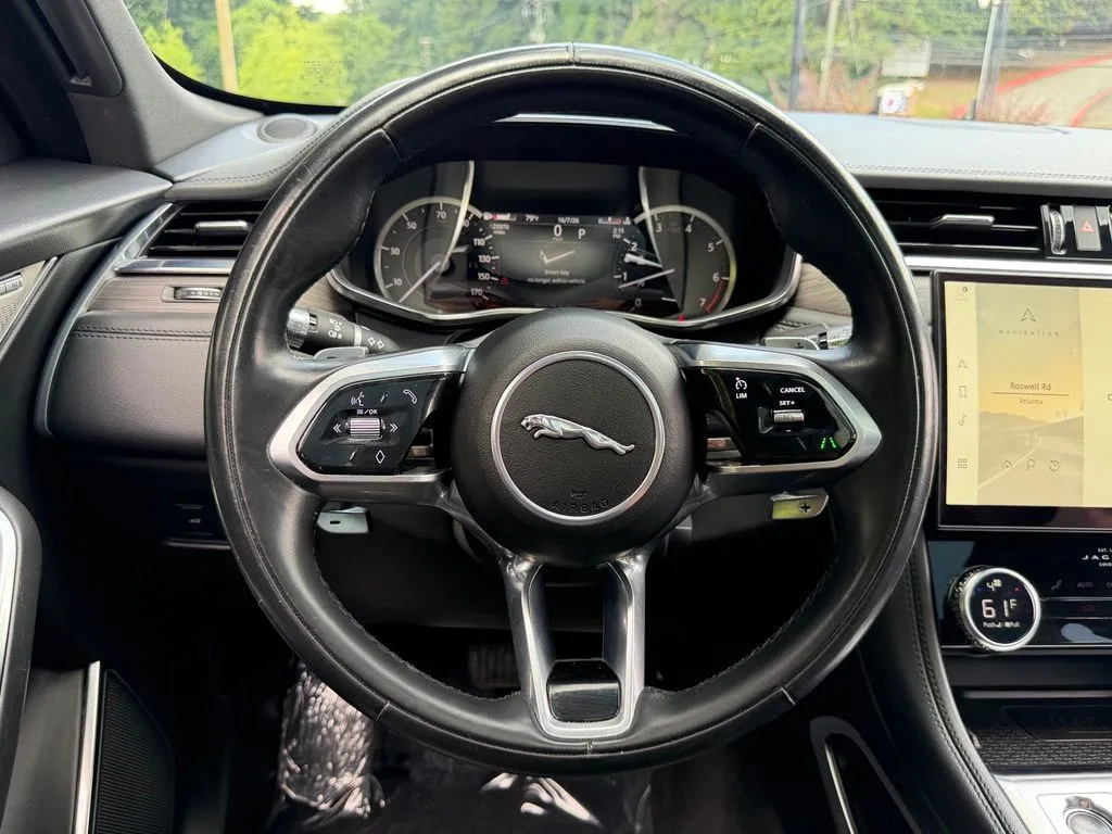Jaguar F-PACE photo 44
