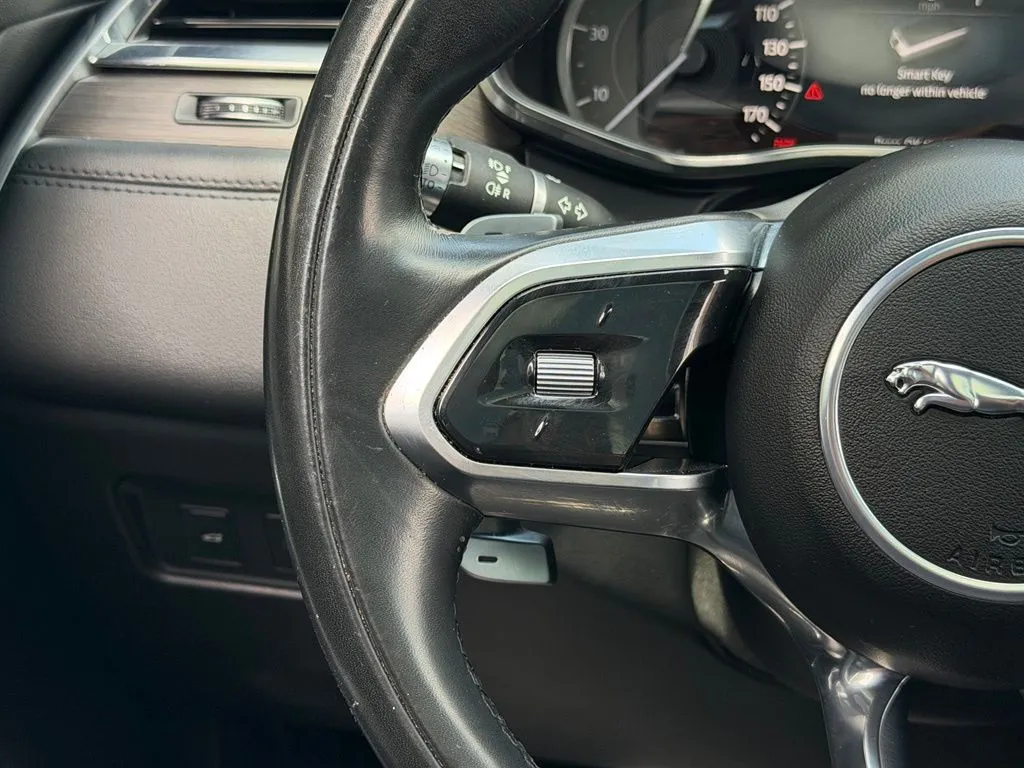 Jaguar F-PACE photo 45