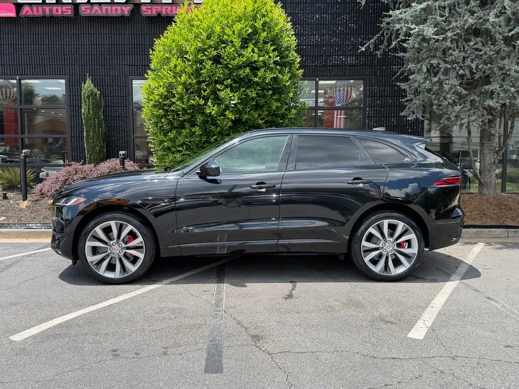 Jaguar F-PACE photo 9