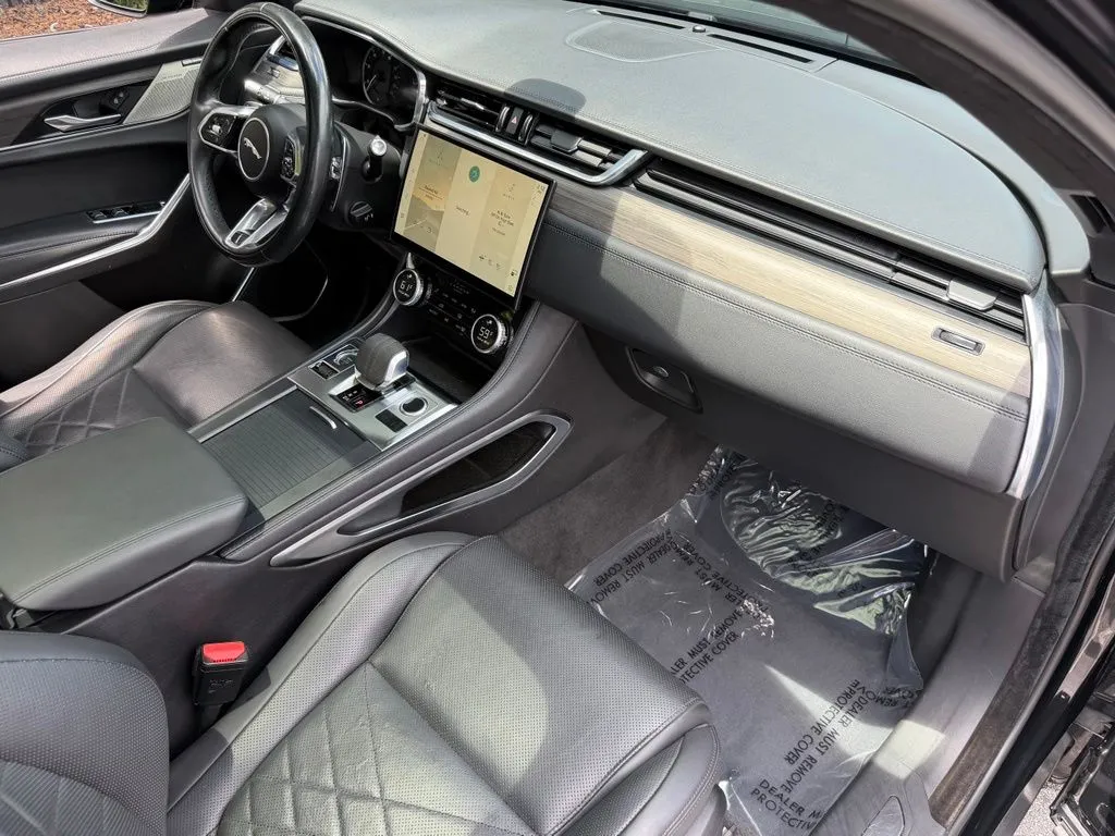 Jaguar F-PACE photo 33