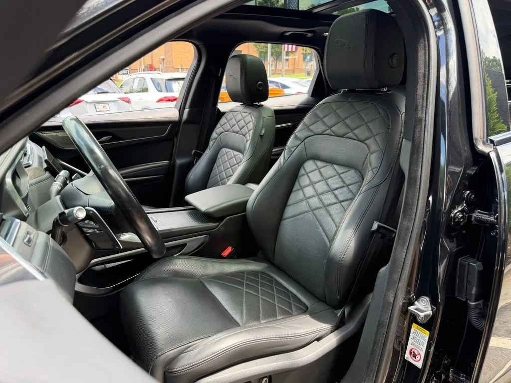 Jaguar F-PACE photo 26
