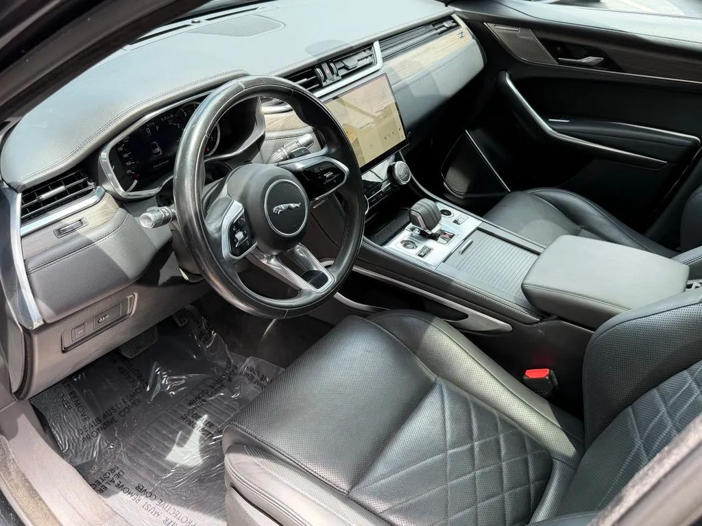 Jaguar F-PACE photo 24