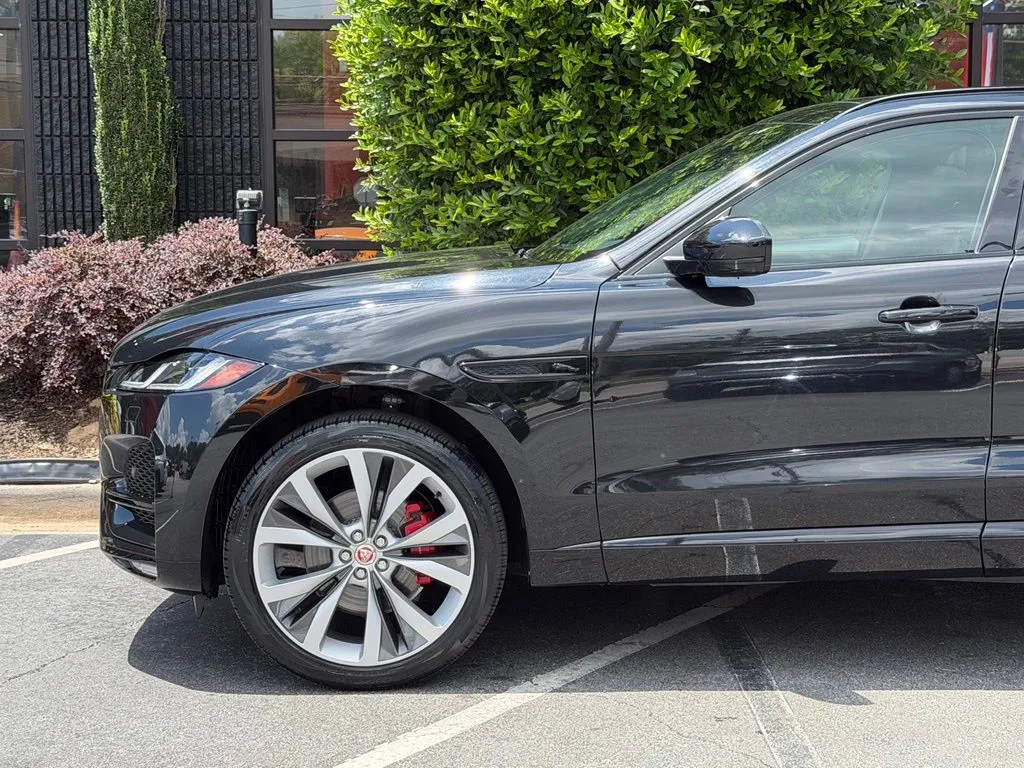 Jaguar F-PACE photo 10