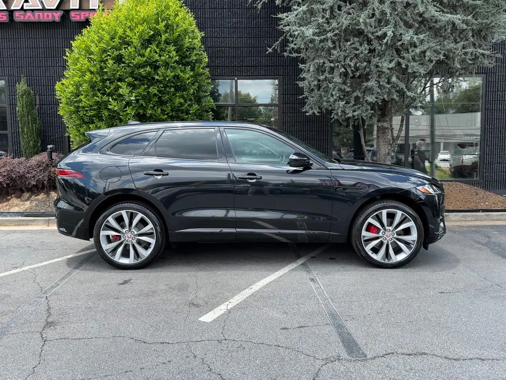 Jaguar F-PACE photo 21