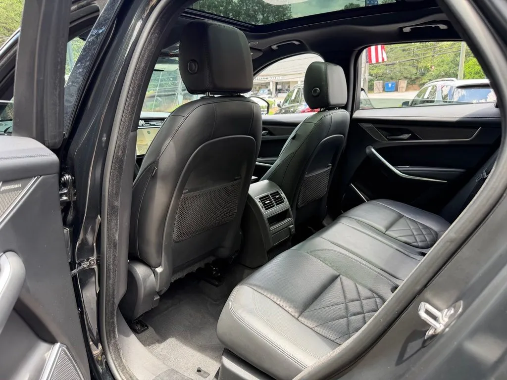 Jaguar F-PACE photo 31