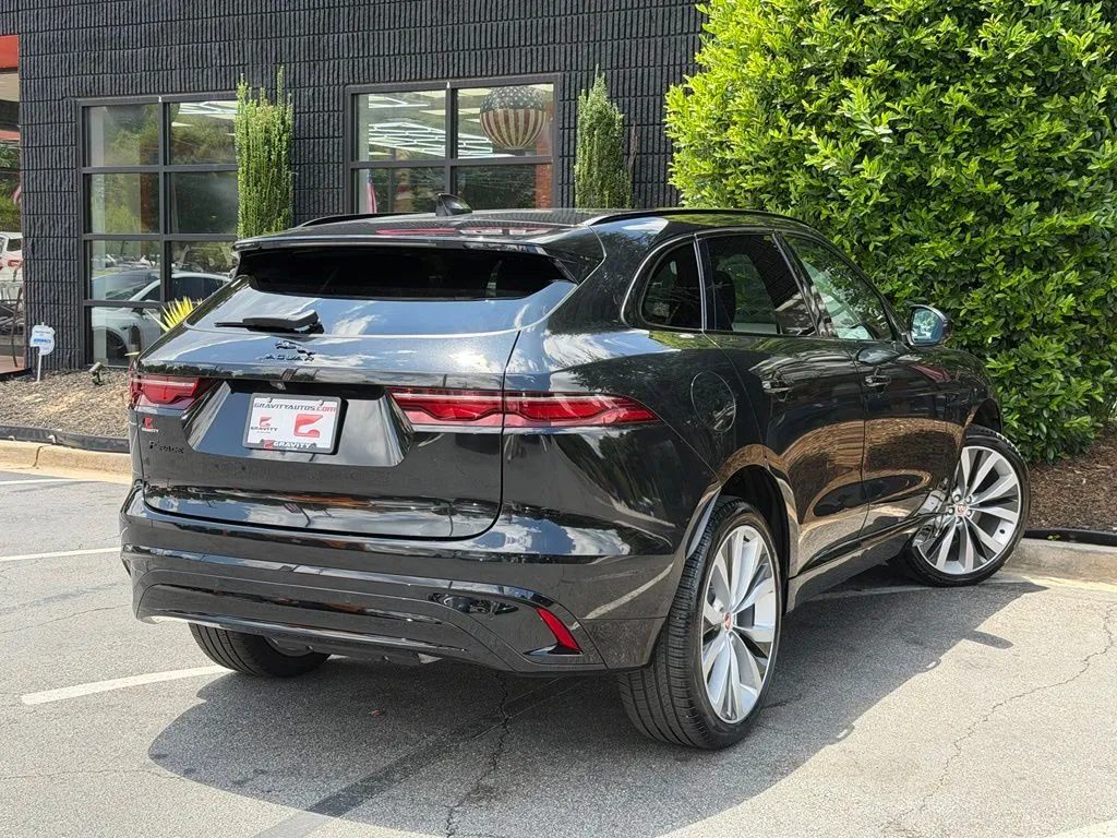 Jaguar F-PACE photo 12