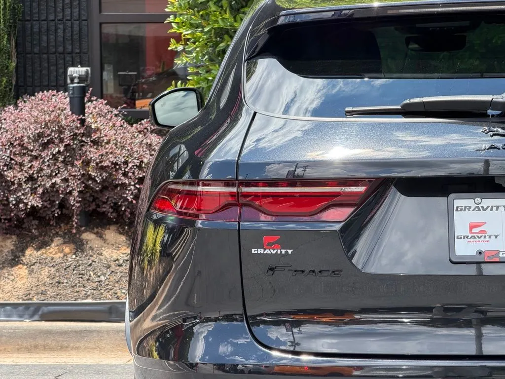 Jaguar F-PACE photo 15
