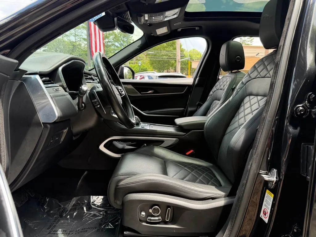 Jaguar F-PACE photo 25