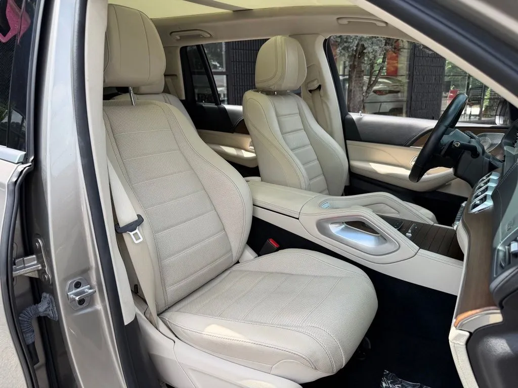 Mercedes-Benz GLS photo 35