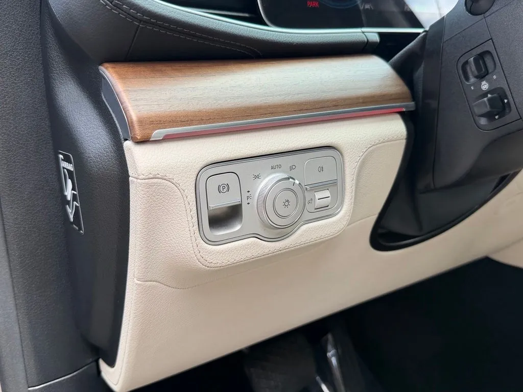 Mercedes-Benz GLS photo 27