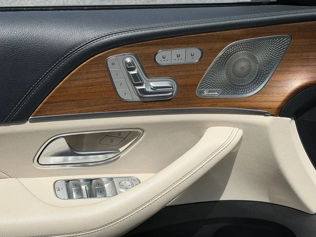 Mercedes-Benz GLS photo 29