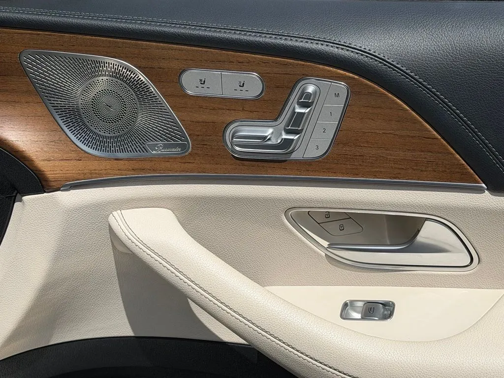 Mercedes-Benz GLS photo 37