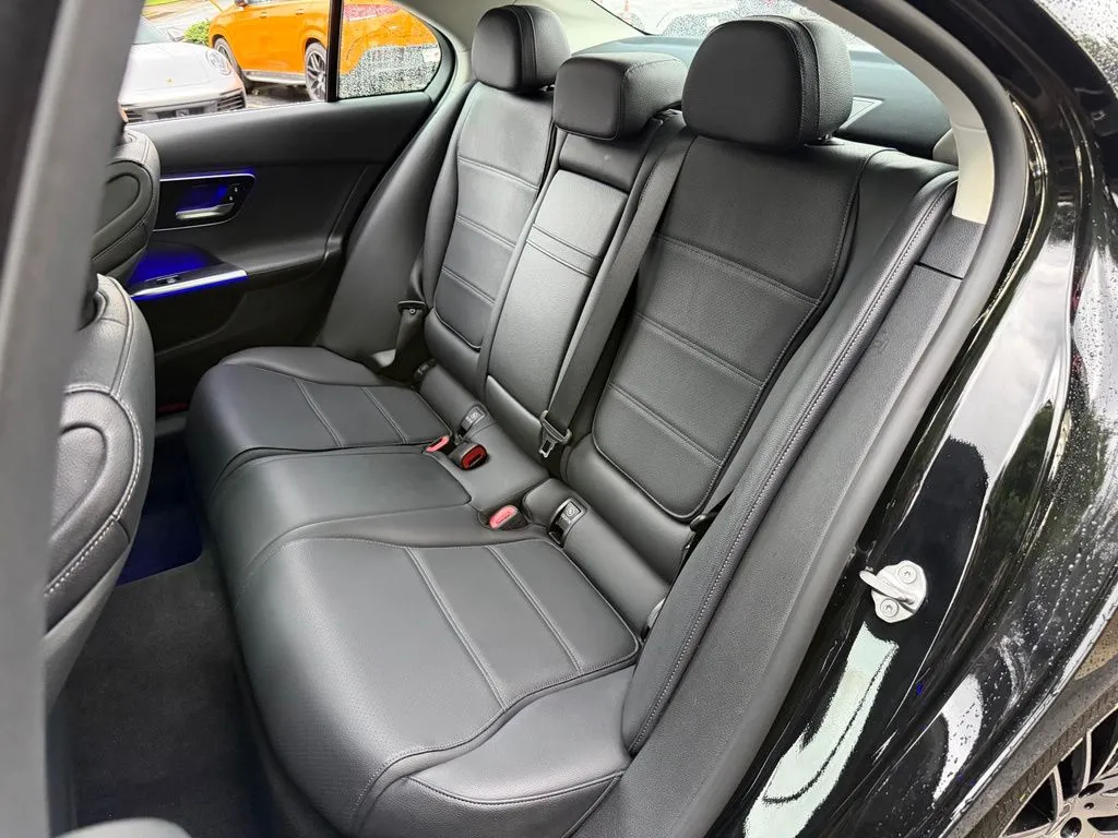Mercedes-Benz C-Class photo 28