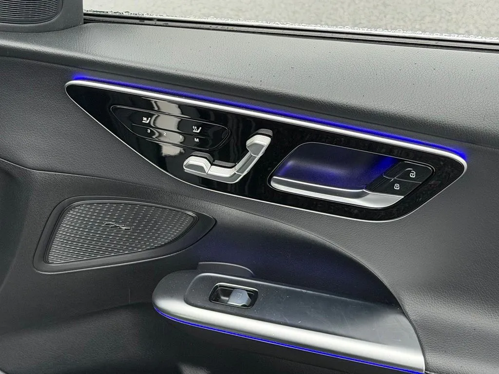 Mercedes-Benz C-Class photo 33