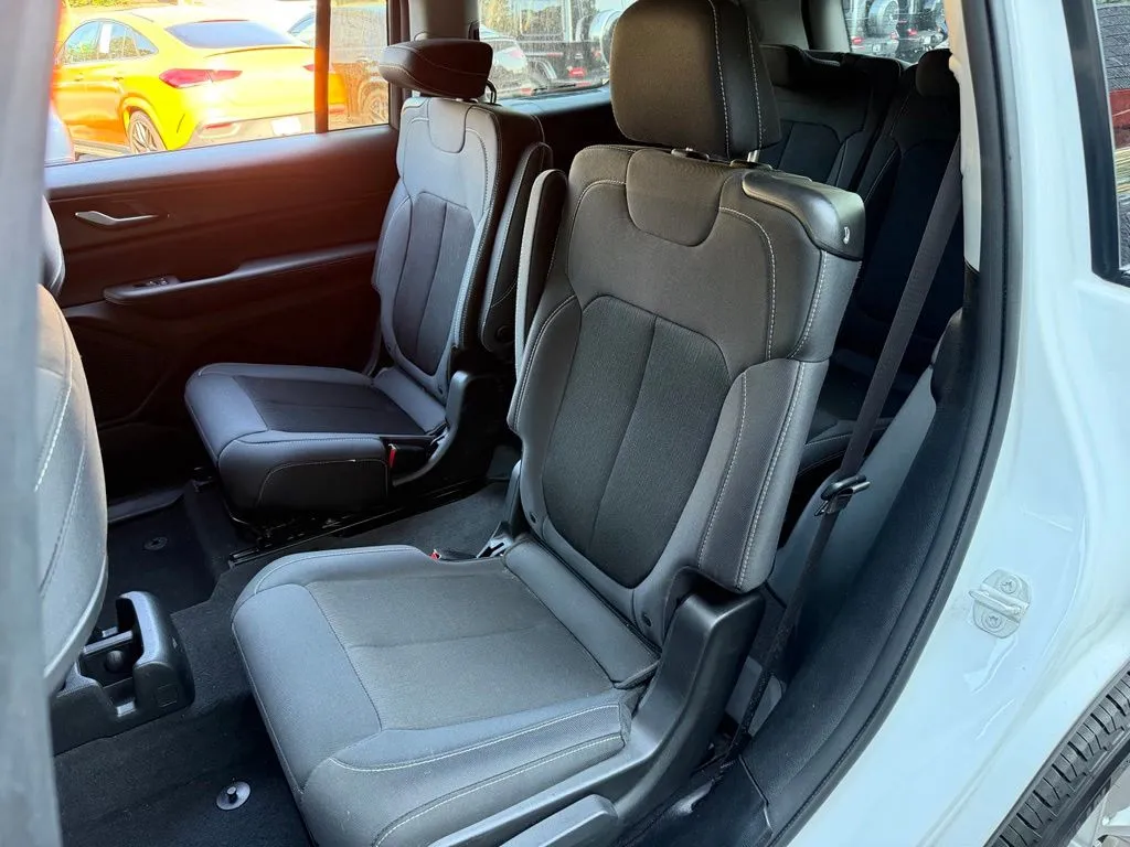 Jeep Grand Cherokee L photo 32