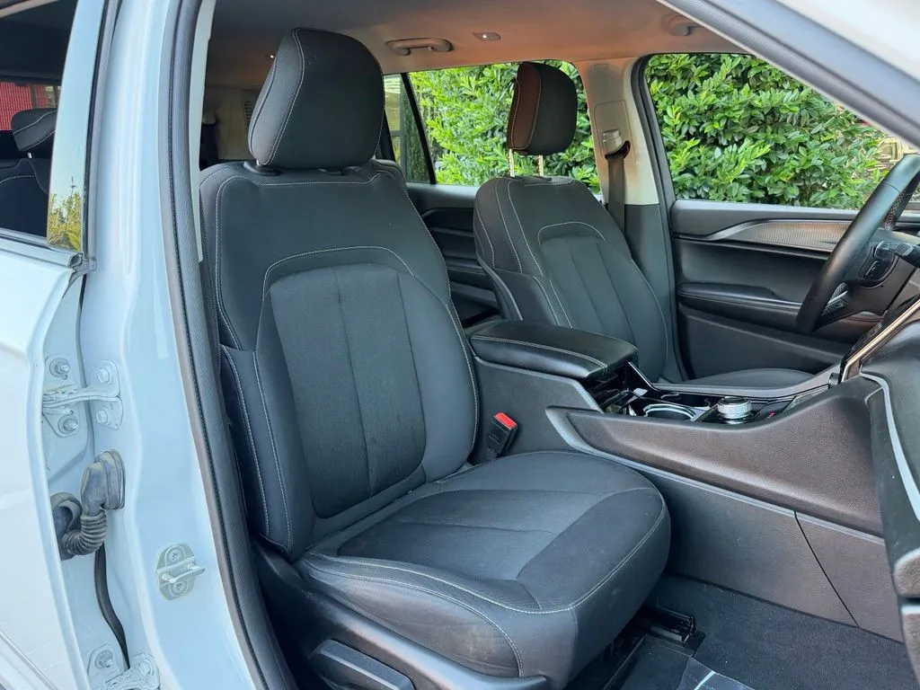 Jeep Grand Cherokee L photo 36