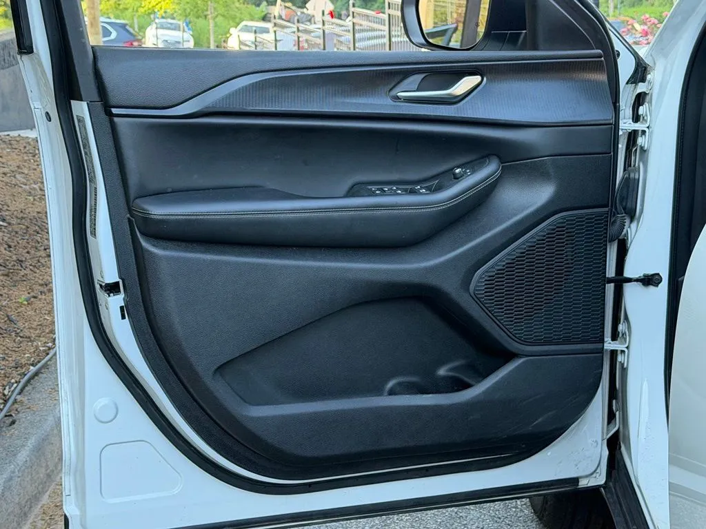 Jeep Grand Cherokee L photo 29