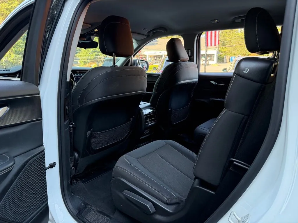 Jeep Grand Cherokee L photo 31