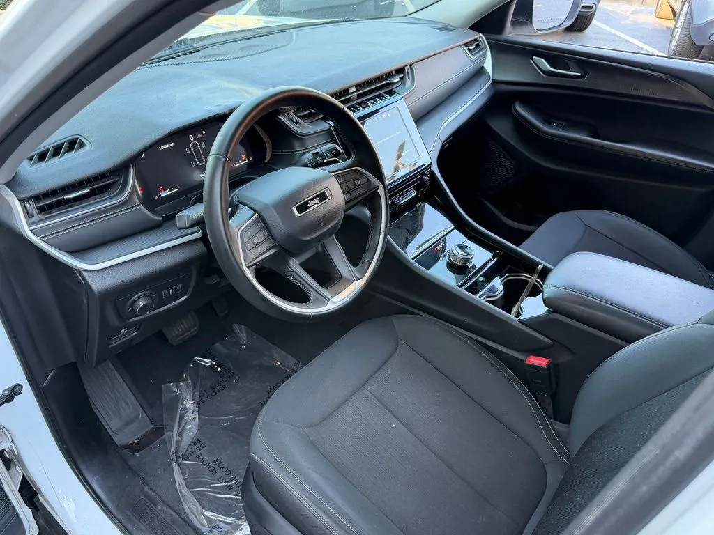 Jeep Grand Cherokee L photo 24