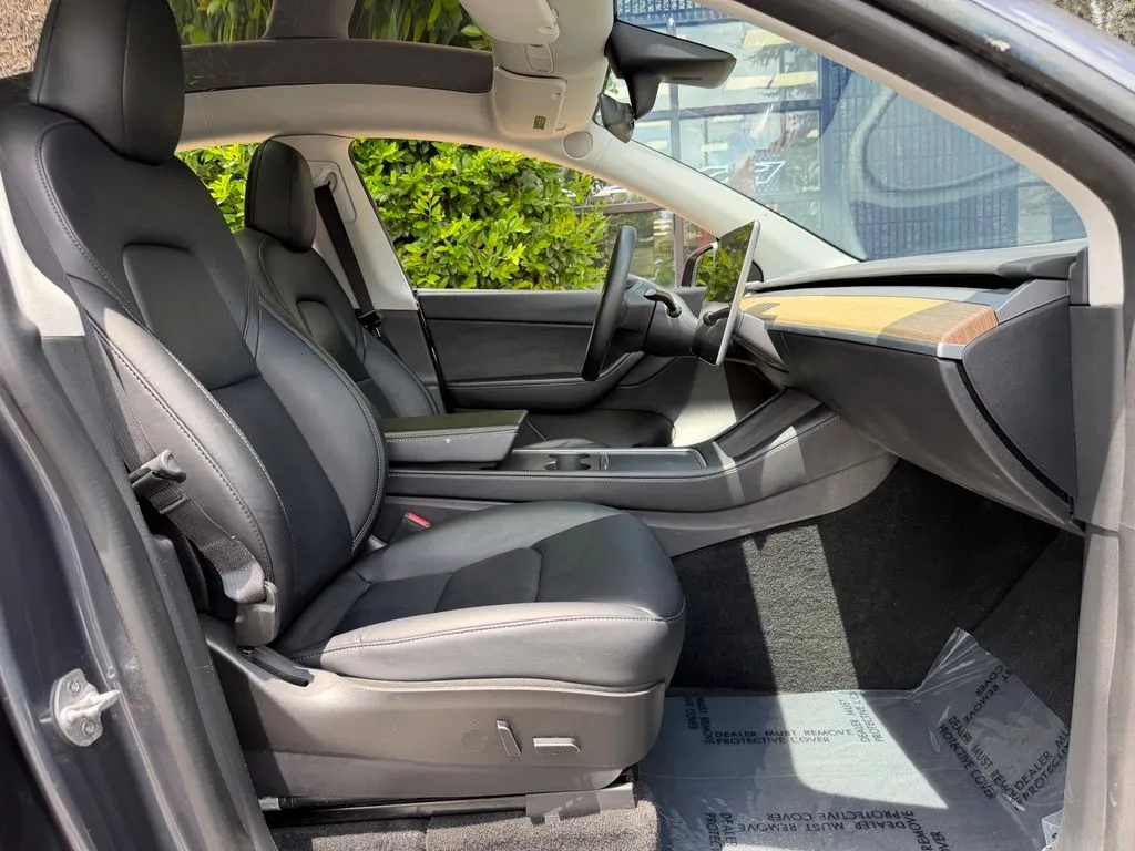 Tesla Model Y photo 30
