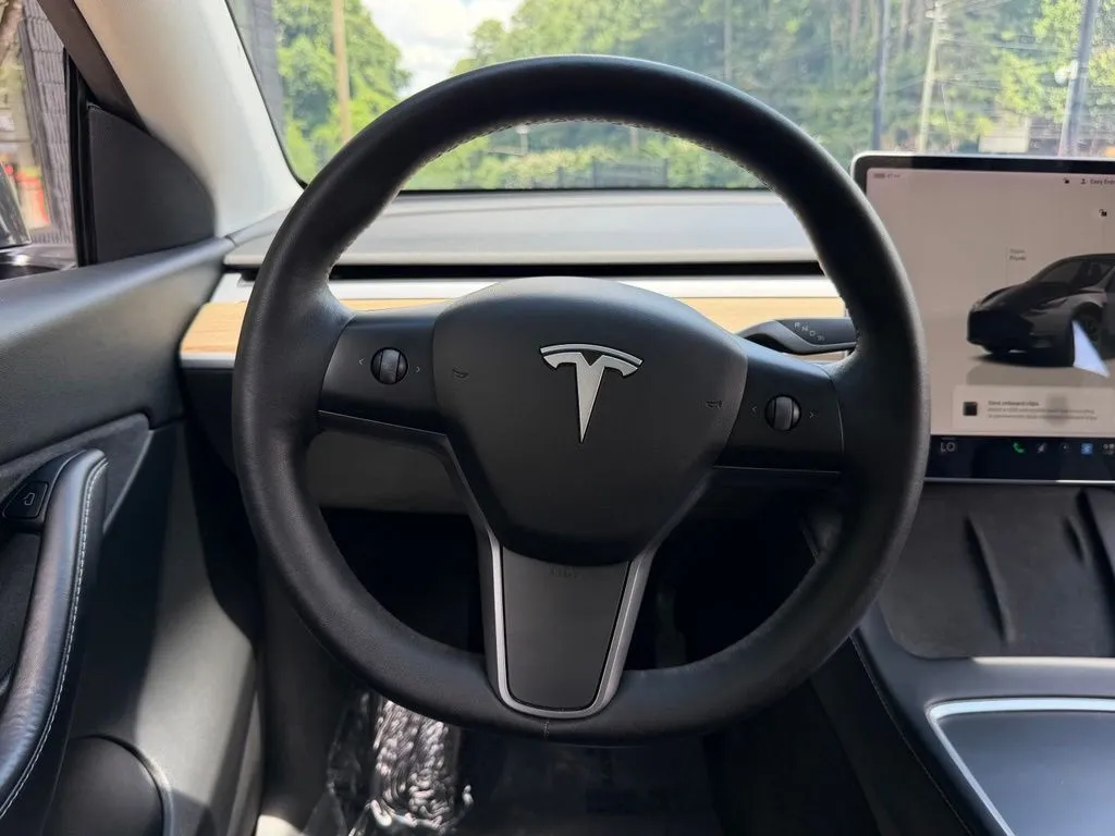 Tesla Model Y photo 39