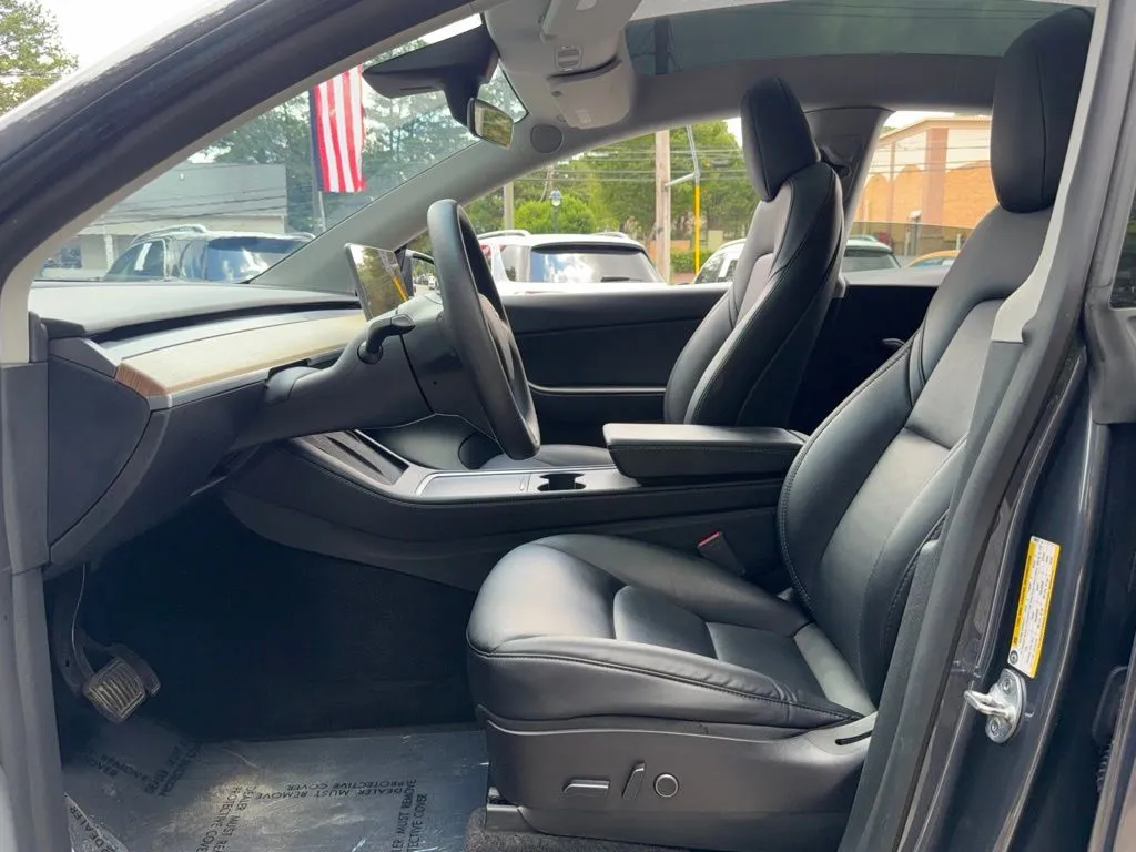 Tesla Model Y photo 22