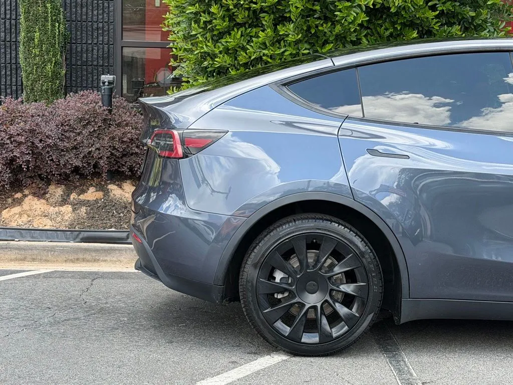 Tesla Model Y photo 19