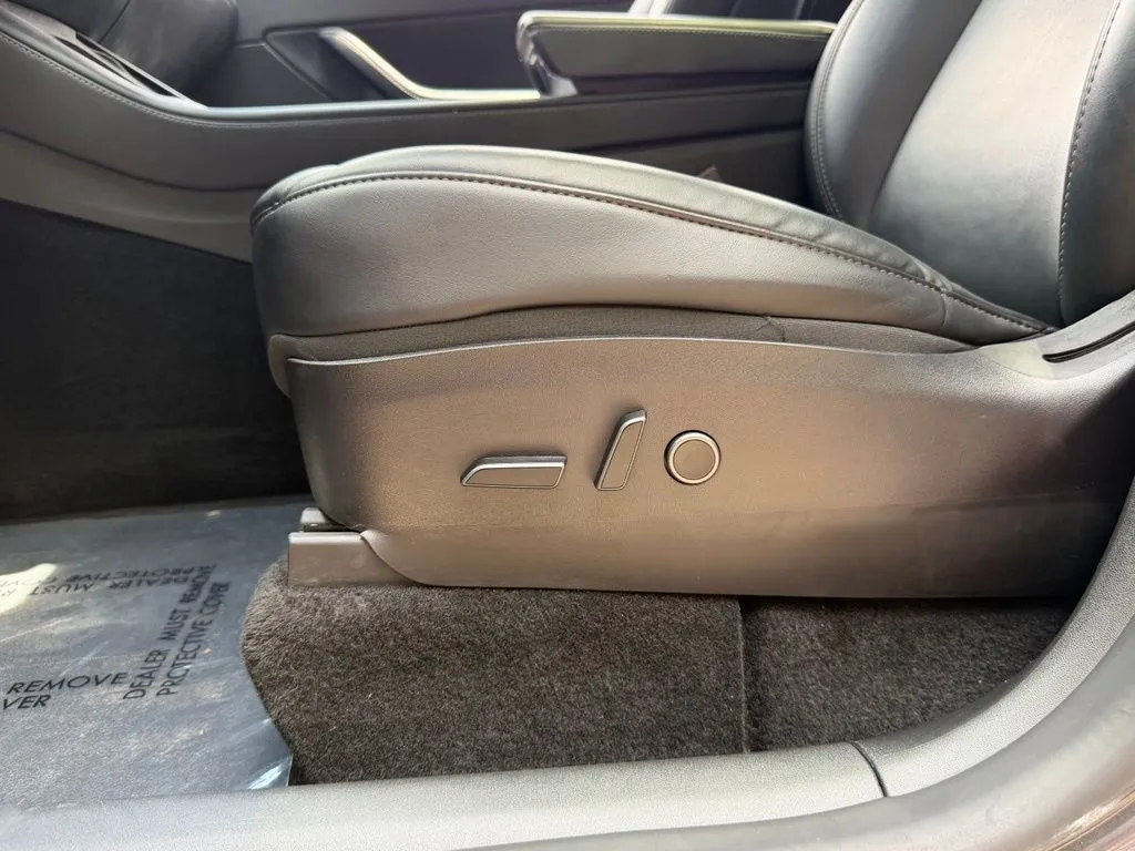 Tesla Model Y photo 24