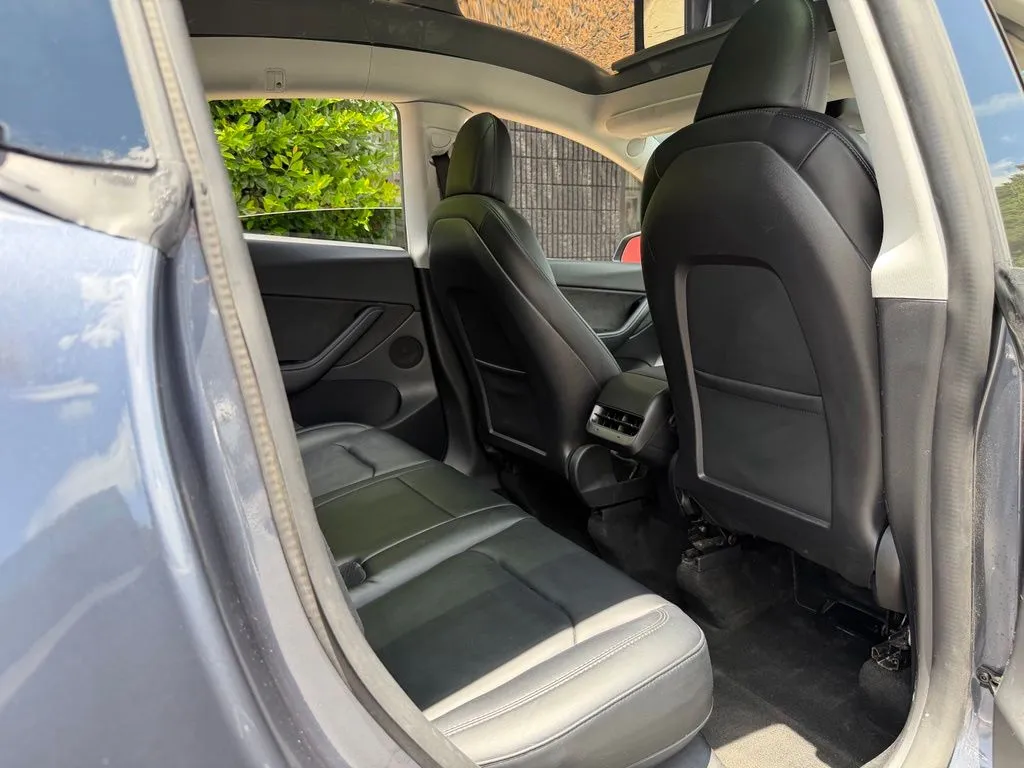 Tesla Model Y photo 34