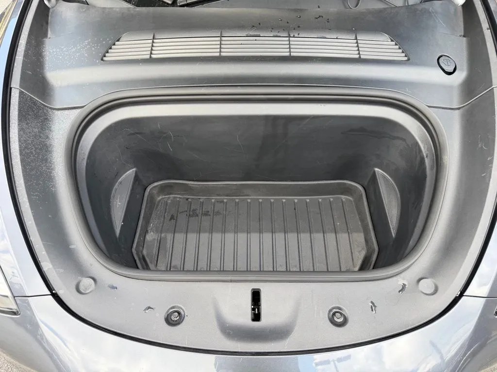 Tesla Model Y photo 6