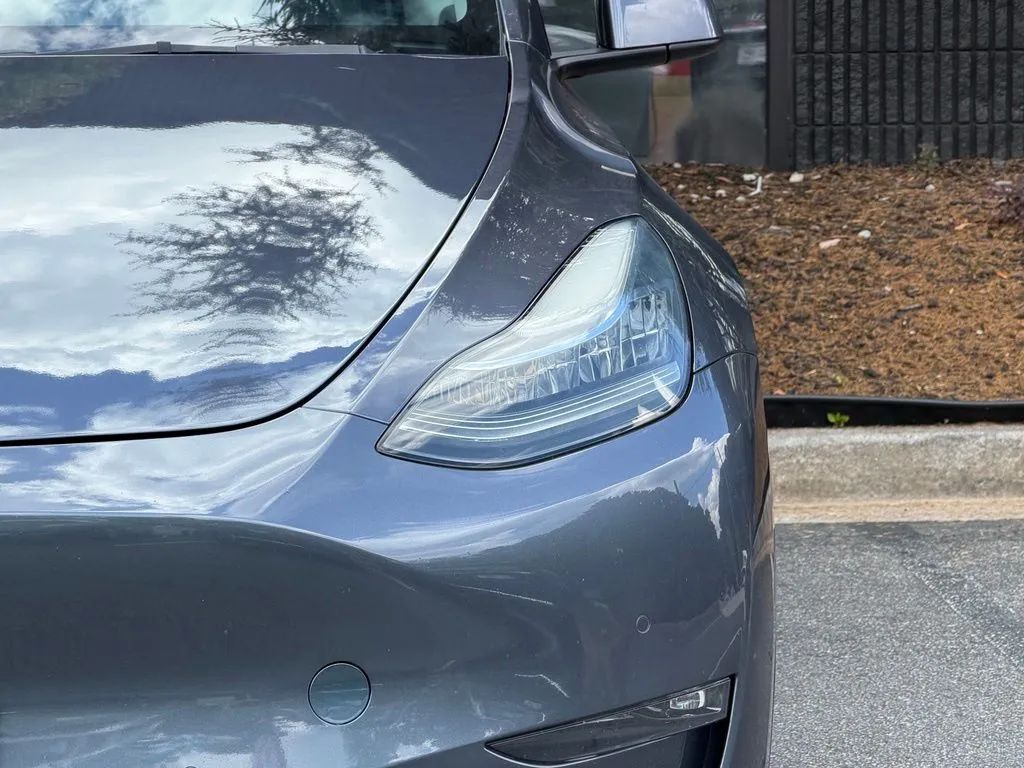 Tesla Model Y photo 5