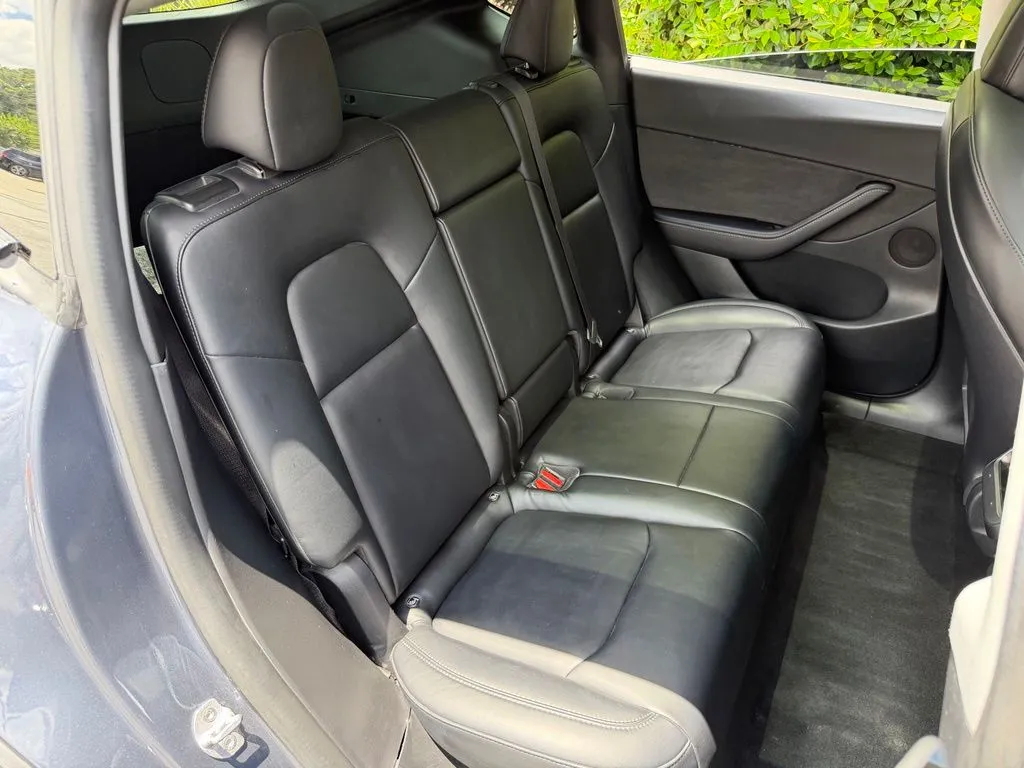 Tesla Model Y photo 35