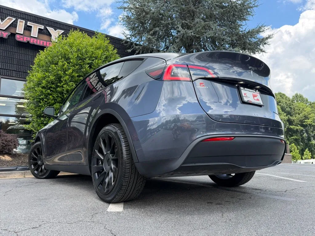 Tesla Model Y photo 17