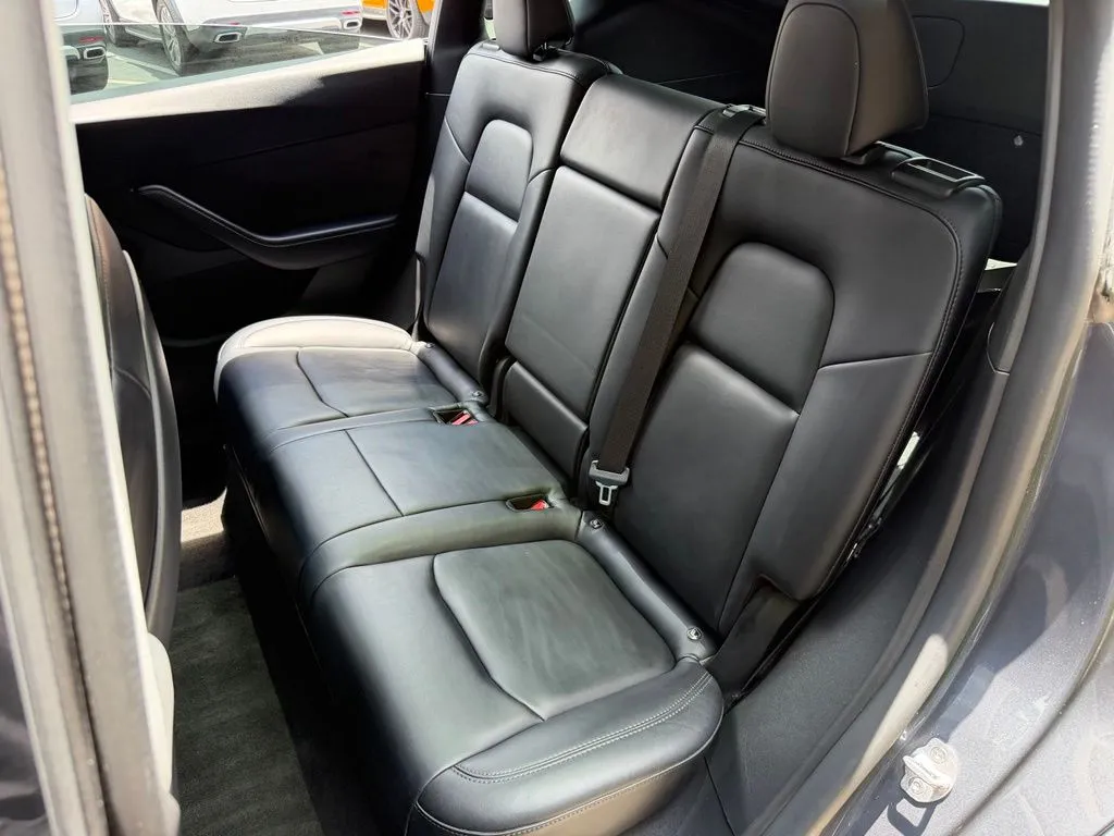 Tesla Model Y photo 28