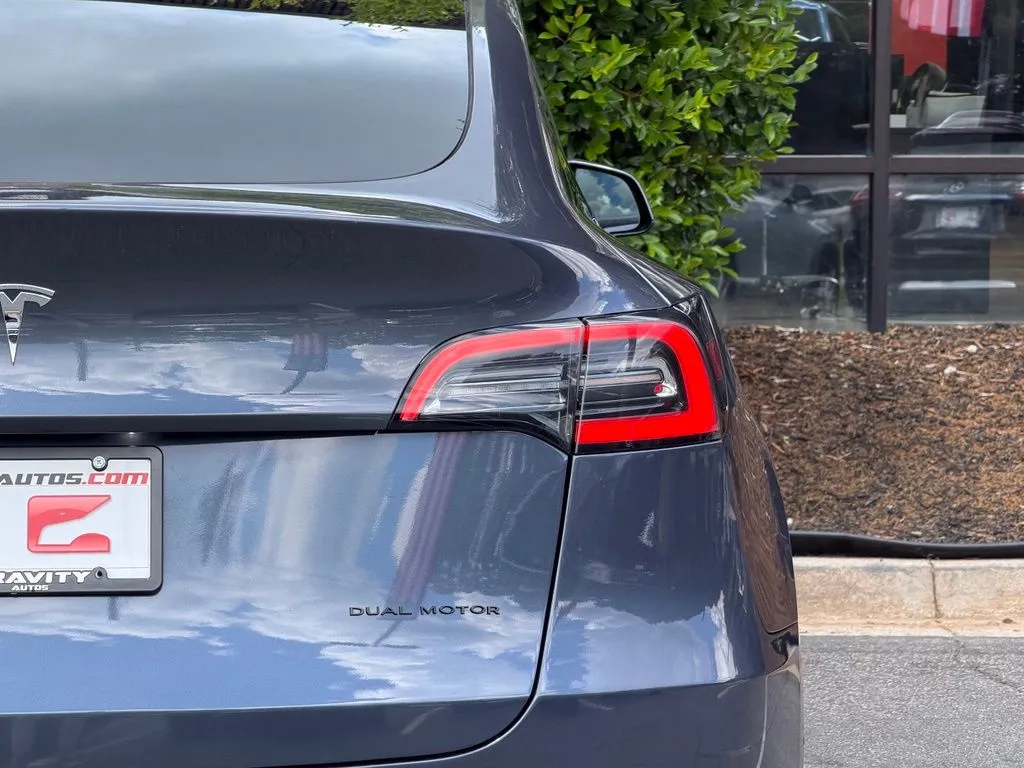 Tesla Model Y photo 15