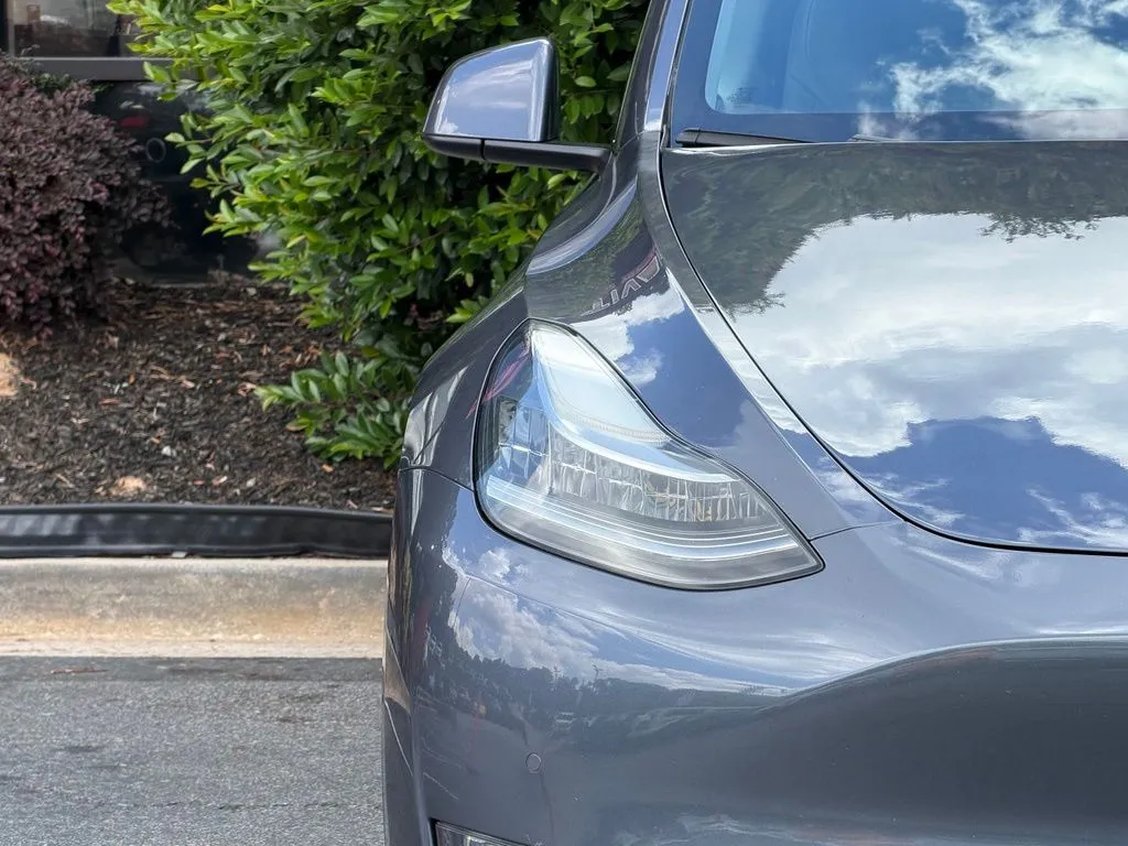 Tesla Model Y photo 4