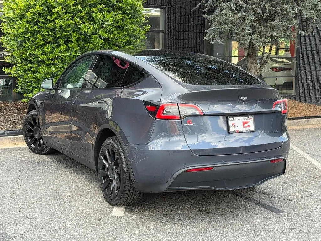 Tesla Model Y photo 16
