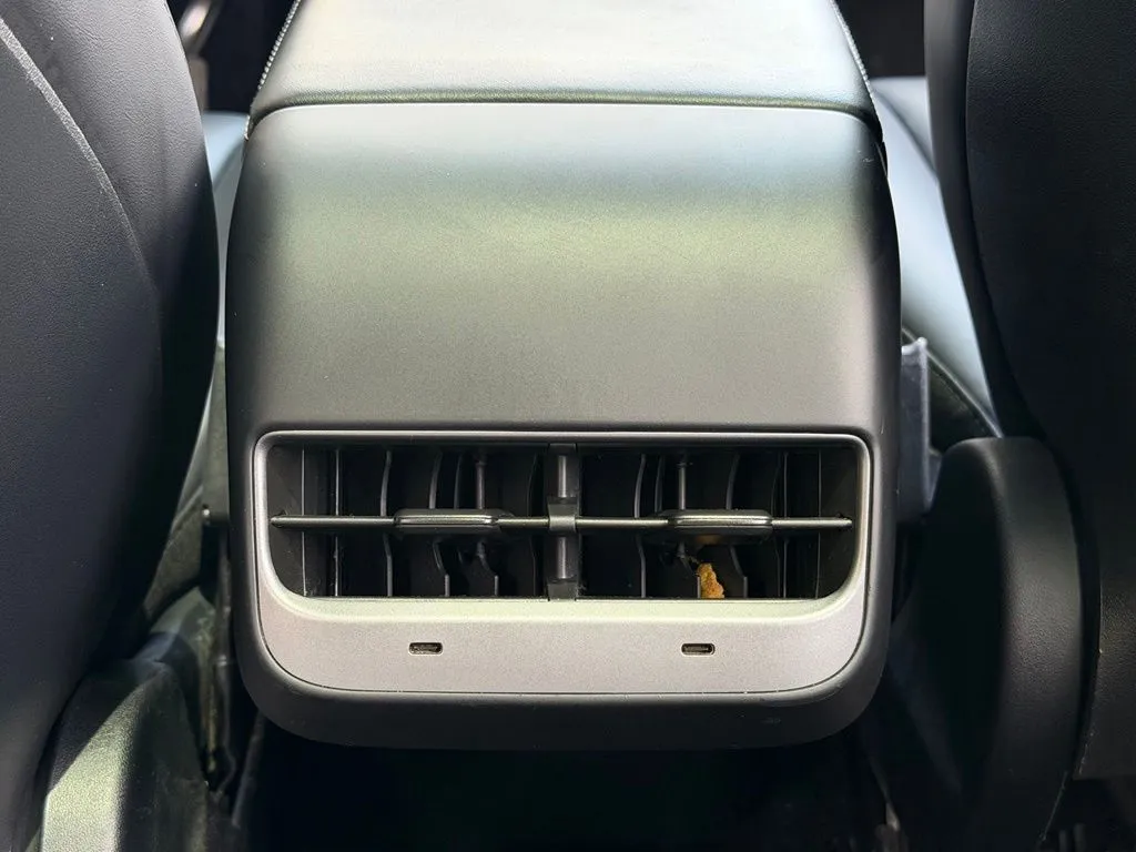 Tesla Model Y photo 45