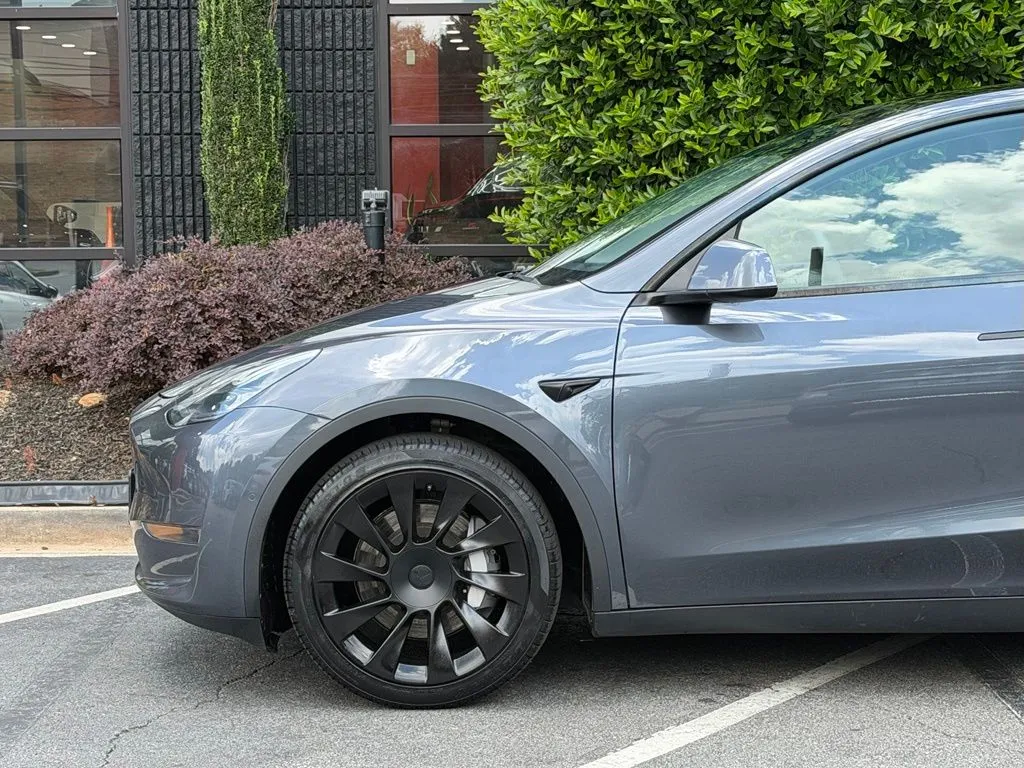 Tesla Model Y photo 9