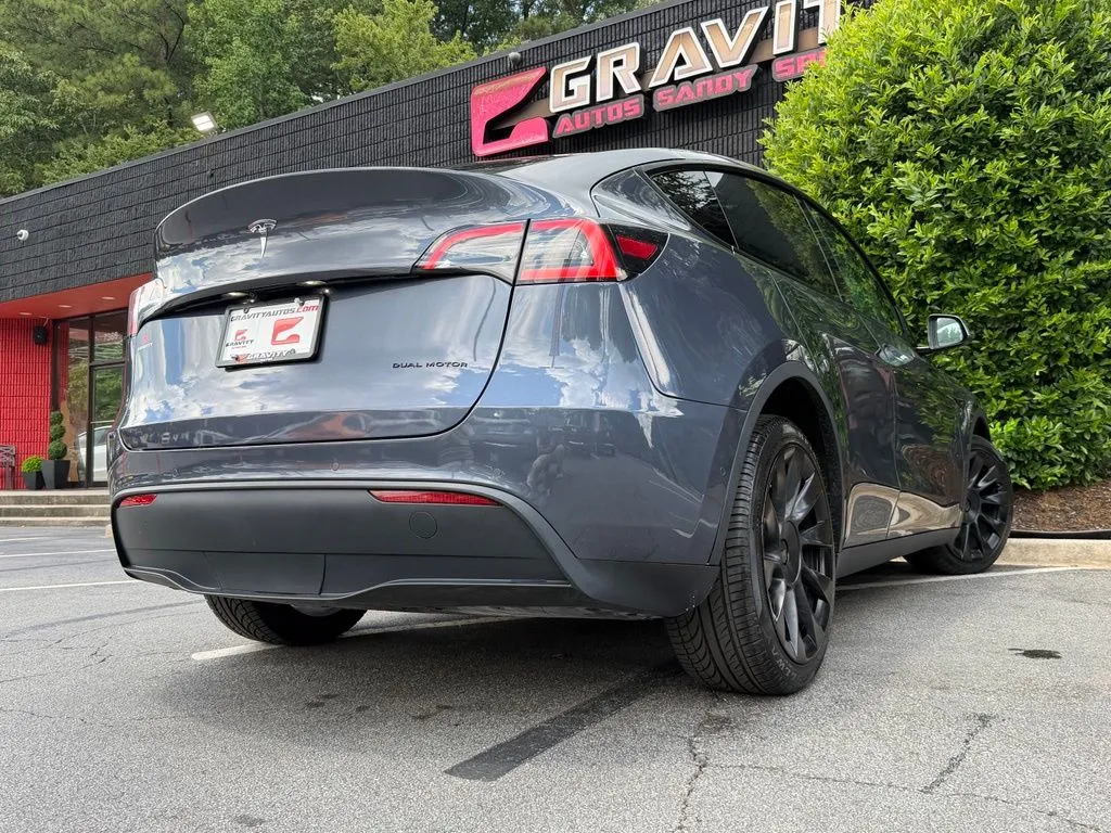 Tesla Model Y photo 12